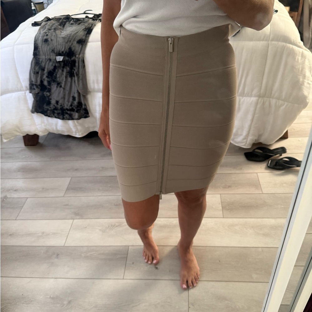 BCBGMaxAzria Tan Ribbed Pencil Skirt